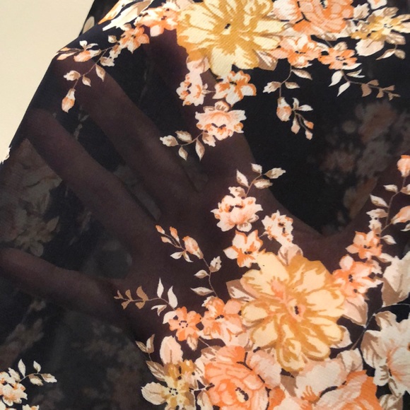 Sheer flowery blouse - Picture 3 of 6